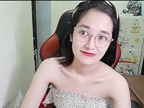 Snapshot of Shulee21 chatting on 09-24-25, 01:20 Shulee21 online show from 09-24-25, 01:20