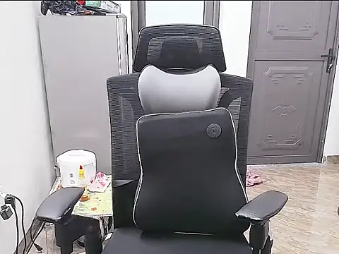 Snapshot of Shulee21 chatting on 09-30-25, 01:54 Shulee21 online show from 09-30-25, 01:54