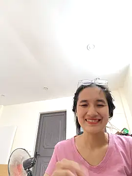 Snapshot of Shulee21 chatting on 10-04-25, 04:32 Shulee21 online show from 10-04-25, 04:32