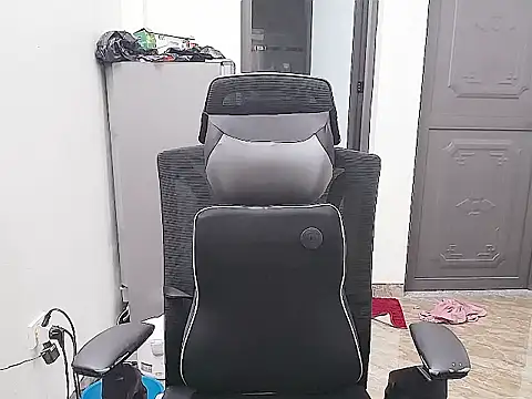 Snapshot of Shulee21 chatting on 10-06-25, 02:31 Shulee21 online show from 10-06-25, 02:31