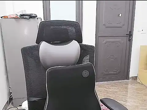 Snapshot of Shulee21 chatting on 10-13-25, 02:33 Shulee21 online show from 10-13-25, 02:33