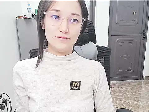 Snapshot of Shulee21 chatting on 10-22-25, 02:34 Shulee21 online show from 10-22-25, 02:34