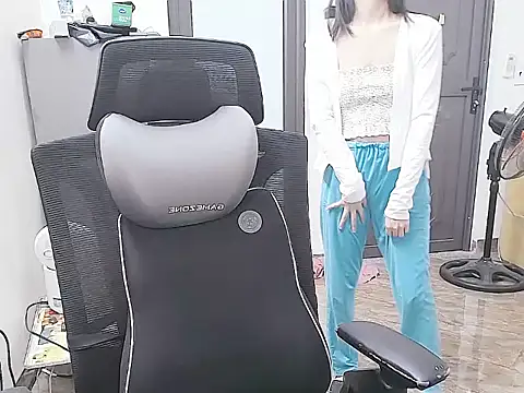 Snapshot of Shulee21 chatting on 10-25-25, 02:30 Shulee21 online show from 10-25-25, 02:30