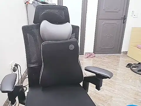 Snapshot of Shulee21 chatting on 10-30-25, 03:19 Shulee21 online show from 10-30-25, 03:19