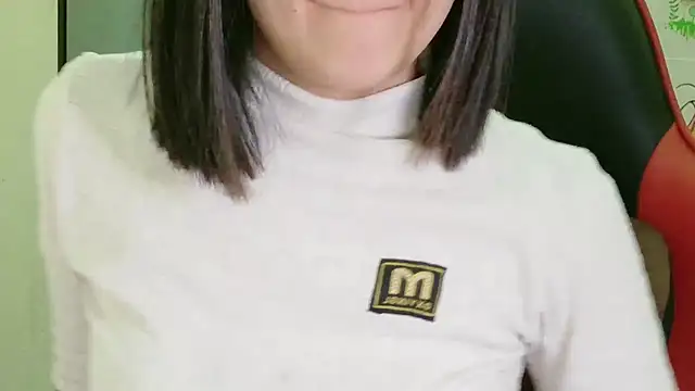 Snapshot of Shulee21 chatting on 11-14-25, 01:48 Shulee21 online show from 11-14-25, 01:48