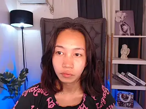 Snapshot of Sweet_kittyxx chatting on 10-04-25, 06:44 Sweet kittyxx online show from 10-04-25, 06:44