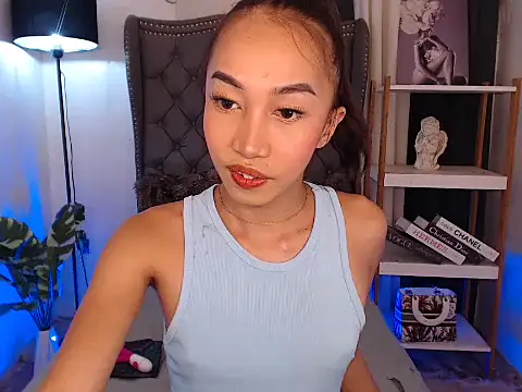 Snapshot of Sweet_kittyxx chatting on 12-04-25, 06:44 Sweet kittyxx online show from 12-04-25, 06:44