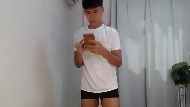 Snapshot of shokolet_2001 chatting on 12-05-25, 03:48 shokolet 2001 online show from 12-05-25, 03:48