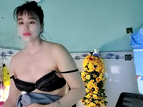 Snapshot of emgaixinhngoan chatting on 09-13-25, 04:12 emgaixinhngoan online show from 09-13-25, 04:12