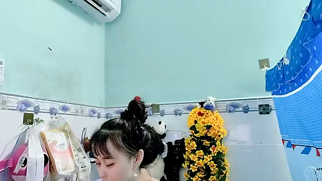 Snapshot of emgaixinhngoan chatting on 09-16-25, 02:40 emgaixinhngoan online show from 09-16-25, 02:40