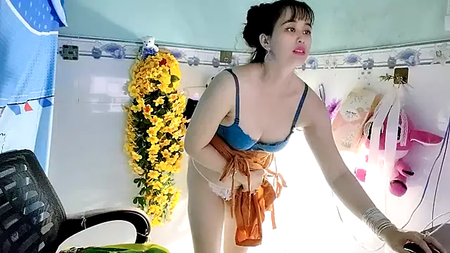 Snapshot of emgaixinhngoan chatting on 10-02-25, 04:03 emgaixinhngoan online show from 10-02-25, 04:03