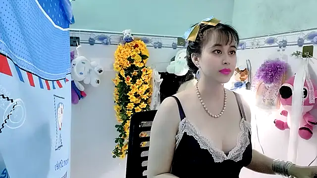 Snapshot of emgaixinhngoan chatting on 10-10-25, 03:33 emgaixinhngoan online show from 10-10-25, 03:33