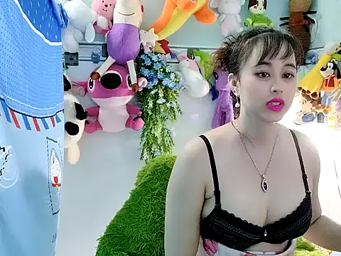 Snapshot of emgaixinhngoan chatting on 10-14-25, 12:50 emgaixinhngoan online show from 10-14-25, 12:50