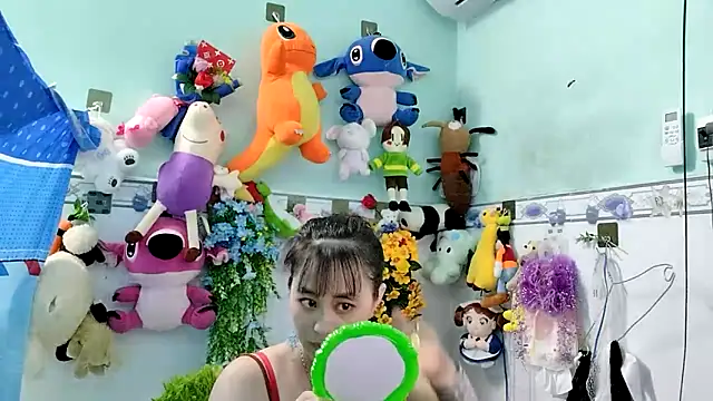 Snapshot of emgaixinhngoan chatting on 10-28-25, 11:40 emgaixinhngoan online show from 10-28-25, 11:40