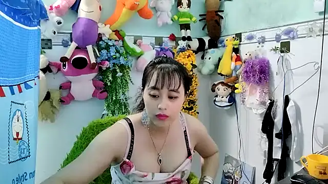 Snapshot of emgaixinhngoan chatting on 10-30-25, 02:35 emgaixinhngoan online show from 10-30-25, 02:35