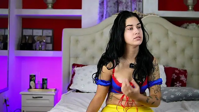 SarraRay online show from 11-11-25, 07:25