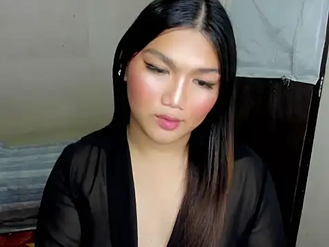 Lou heart online show from 10-22-25, 03:56