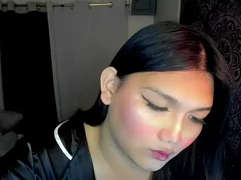 Lou heart online show from 11-17-25, 05:41