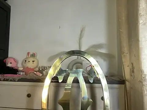 Snapshot of slimladyxoxo chatting on 12-15-25, 11:31 slimladyxoxo online show from 12-15-25, 11:31