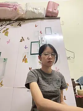 Snapshot of meomeo2k6 chatting on 10-28-25, 01:47 meomeo2k6 online show from 10-28-25, 01:47