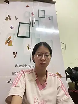 Snapshot of meomeo2k6 chatting on 10-30-25, 01:56 meomeo2k6 online show from 10-30-25, 01:56