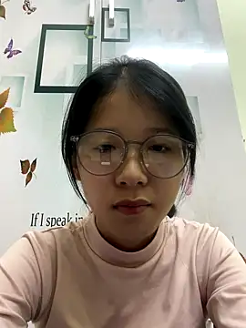 Snapshot of meomeo2k6 chatting on 11-17-25, 02:45 meomeo2k6 online show from 11-17-25, 02:45