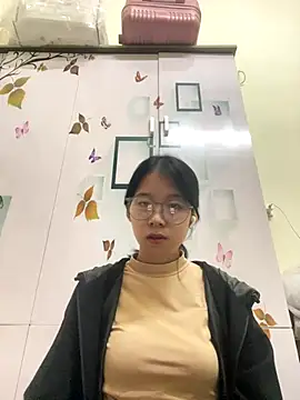 Snapshot of meomeo2k6 chatting on 11-29-25, 01:47 meomeo2k6 online show from 11-29-25, 01:47