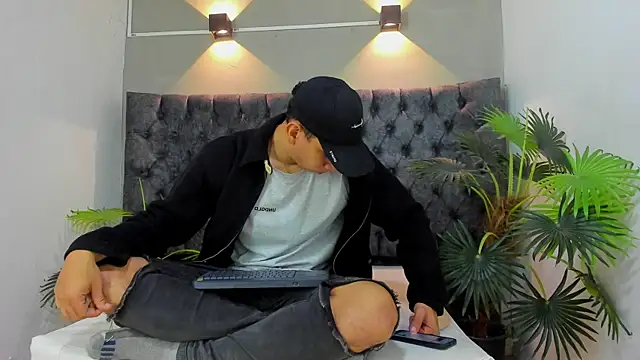 ALAN REDINGER online show from 11-26-25, 01:12