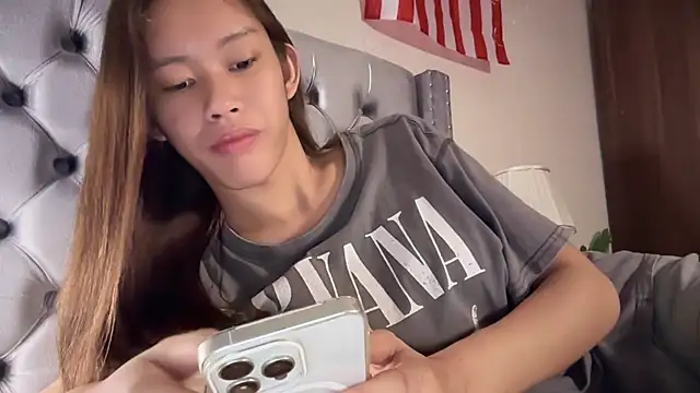 Snapshot of Its_Cora chatting on 09-25-25, 04:27 Its Cora online show from 09-25-25, 04:27