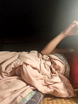 Du-Uyen online show from 11-15-25, 01:36