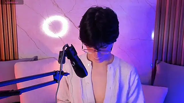 luixdust  online show from 09-28-25, 04:07