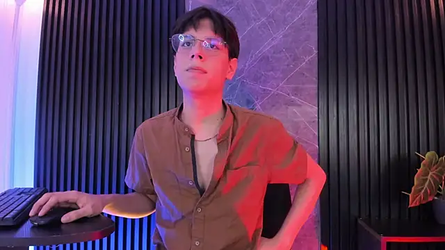 luixdust  online show from 11-30-25, 05:44