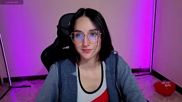 Snapshot of MiaLozanox chatting on 09-30-25, 08:19 MiaLozanox online show from 09-30-25, 08:19