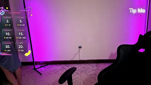 Snapshot of MiaLozanox chatting on 10-05-25, 09:18 MiaLozanox online show from 10-05-25, 09:18