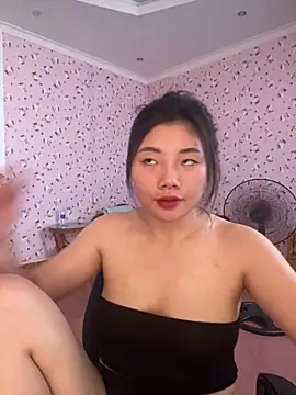 Snapshot of D2sweet chatting on 10-05-25, 01:37 D2sweet online show from 10-05-25, 01:37