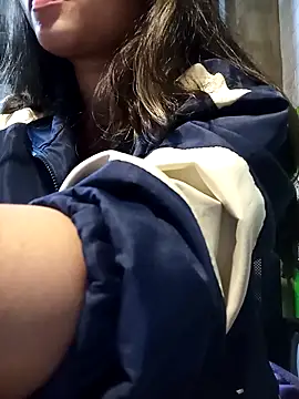 Snapshot of Venessa chatting on 03-27-26, 01:22 Venessa online show from 03-27-26, 01:22