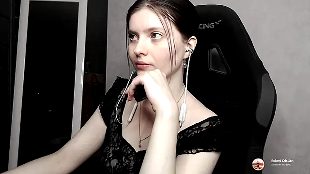 Snapshot of cute_elfy_ chatting on 09-18-25, 04:42 cute elfy  online show from 09-18-25, 04:42
