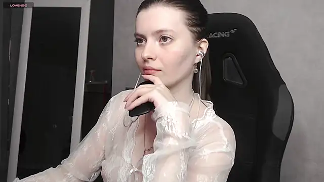 Snapshot of cute_elfy_ chatting on 09-28-25, 04:45 cute elfy  online show from 09-28-25, 04:45