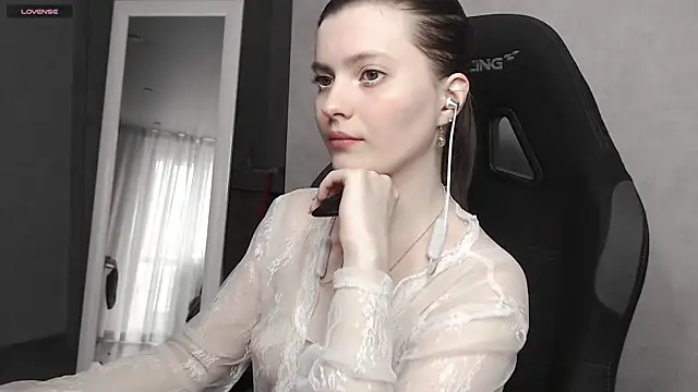 Snapshot of cute_elfy_ chatting on 09-30-25, 02:00 cute elfy  online show from 09-30-25, 02:00