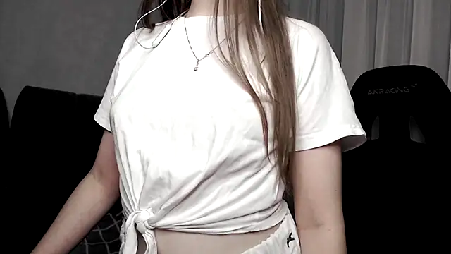 Snapshot of cute_elfy_ chatting on 10-14-25, 03:24 cute elfy  online show from 10-14-25, 03:24
