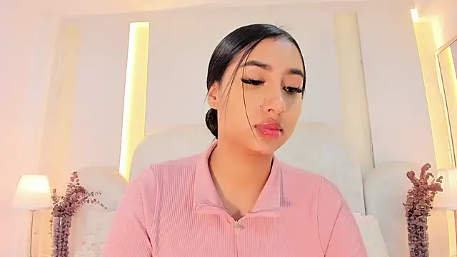 Snapshot of SalomeeBell chatting on 09-29-25, 08:24 SalomeeBell online show from 09-29-25, 08:24