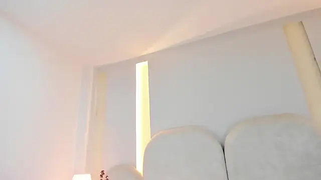 Snapshot of SalomeeBell chatting on 10-10-25, 09:14 SalomeeBell online show from 10-10-25, 09:14