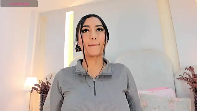 Snapshot of SalomeeBell chatting on 10-28-25, 07:49 SalomeeBell online show from 10-28-25, 07:49