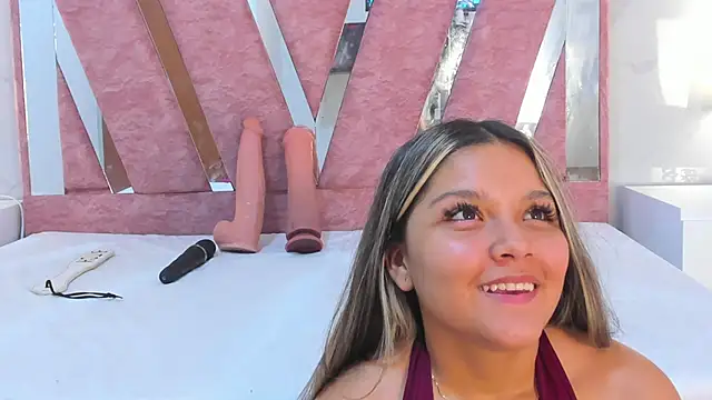 Wonderkloe  online show from 03-04-26, 01:55