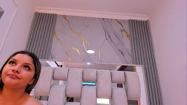 Wonderkloe  online show from 04-27-26, 07:34