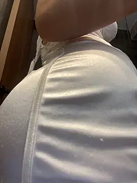 Nikii   online show from 09-12-25, 12:33