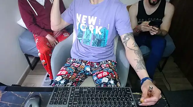 Snapshot of bossking017 chatting on 02-08-25, 04:47 bossking017 online show from 02-08-25, 04:47