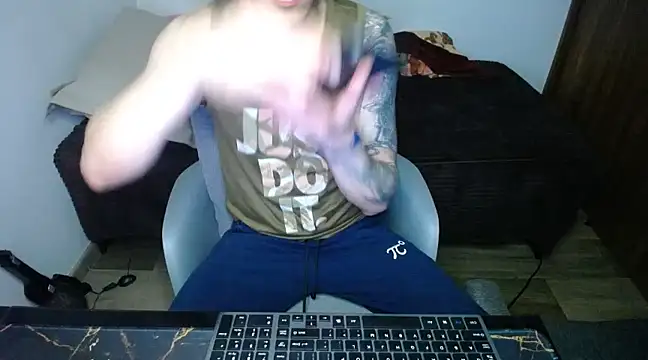 Snapshot of bossking017 chatting on 02-28-25, 01:05 bossking017 online show from 02-28-25, 01:05