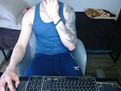 Snapshot of bossking017 chatting on 03-08-25, 01:47 bossking017 online show from 03-08-25, 01:47