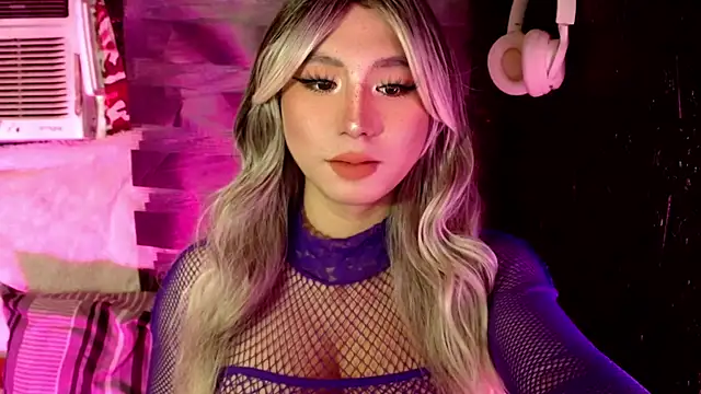 Snapshot of UrhotlucyTS chatting on 11-08-25, 06:46 UrhotlucyTS online show from 11-08-25, 06:46